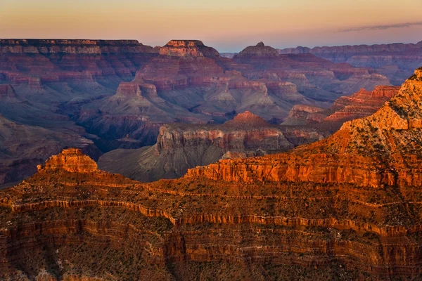 Kolorowy zachód słońca w grand canyon — Zdjęcie stockowe