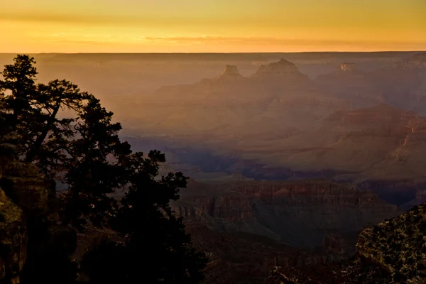 Kleurrijke zonsondergang bij de grand canyon — Stockfoto