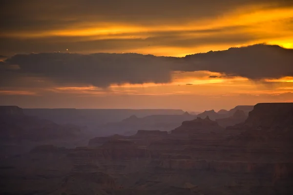 Krásný západ slunce na pouštní vyhlídce ve Velkém kaňonu — Stock fotografie