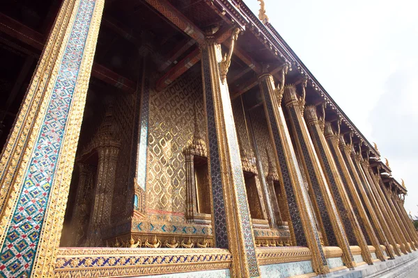 Slavný chrám phra Šrí ratana chedi v luxusním paláci — Stock fotografie