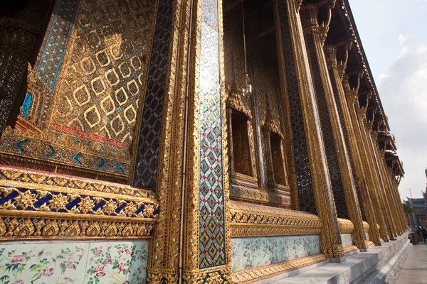 Famoso tempio Phra Sri Ratana Chedi nel Grande Palazzo — Foto Stock