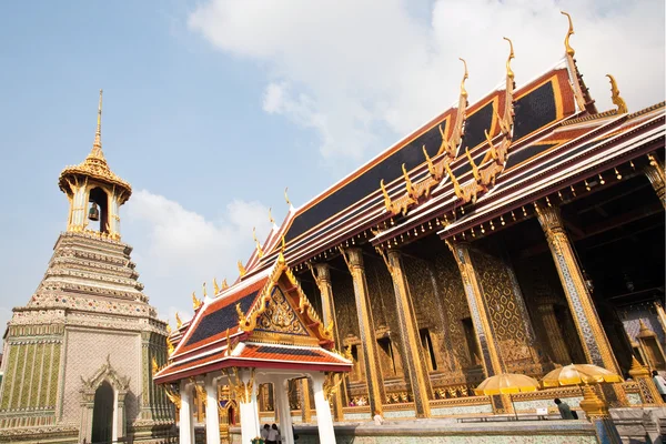Famous temple Phra Sri Ratana Chedi in the Grand Palace — Stock Photo, Image