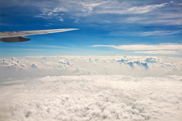 Beautiful clouds on blue sky — Stock Photo, Image