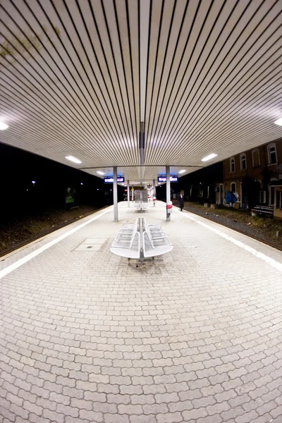 Boş istasyonu sabah karanlık — Stok fotoğraf
