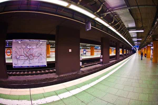 Bahnsteig im Bahnhof — Stockfoto