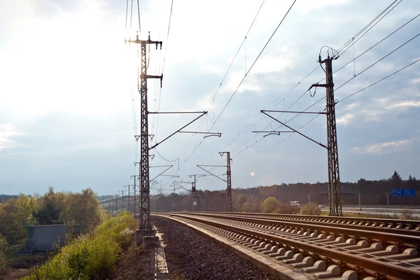 Järnvägen spår i solljus — Stockfoto