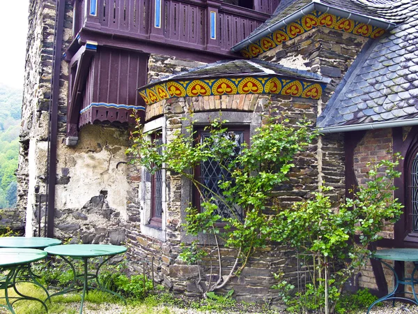 Vackra terrassen på ett gammalt medeltida hus — Stockfoto