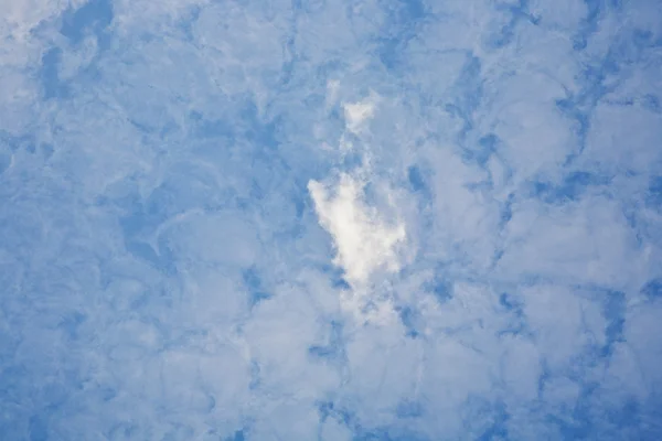 Céu com estrutura de nuvem harmônica — Fotografia de Stock