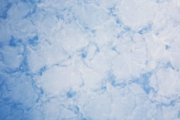 Небо з гармонійною структурою хмар — стокове фото