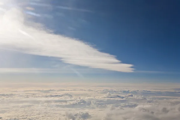 Ciel avec nuages d'en haut — Photo