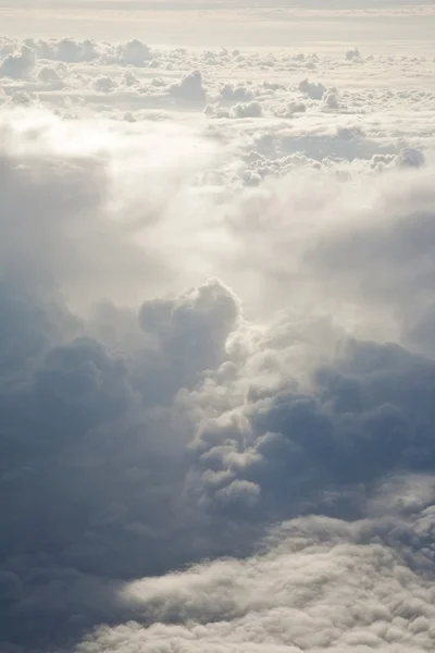 Gökyüzü bulutlu yukarıda — Stok fotoğraf
