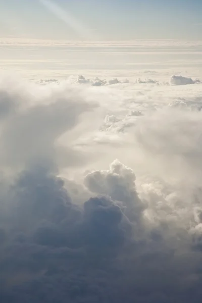 Himlen med moln från ovan — Stockfoto