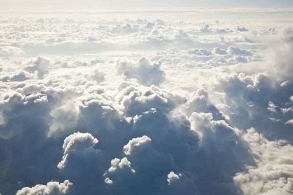 Himlen med moln från ovan — Stockfoto