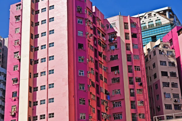 Facade of houses downtown Kowloon with appartments and air condi — Stock Photo, Image
