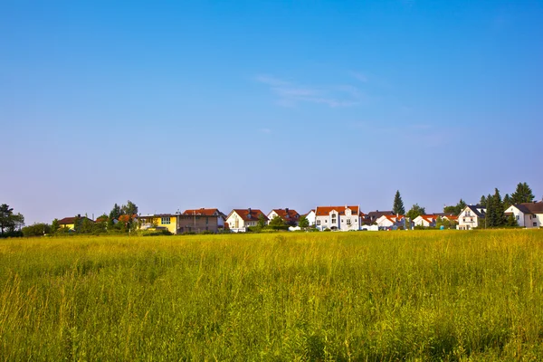 Nieuwe huisvesting gebied in de buurt van de acre in prachtige landschap — Stockfoto