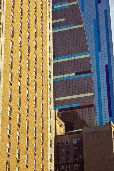 Překrásná fasáda moderní mrakodrap v new Yorku v odpolední l — Stock fotografie