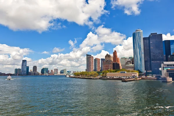 Нью-Йоркська панорама з Манхеттен-Скайлайн — стокове фото