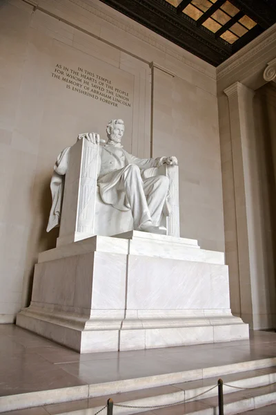 Staty av abraham lincoln vid lincoln memorial — Stockfoto