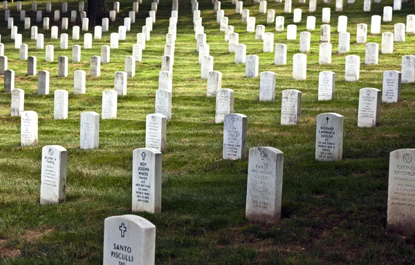 Lápidas en el Cementerio Nacional de Arlington —  Fotos de Stock