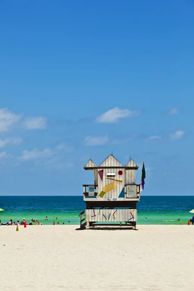 Chaty drewniane Zatoka zegarek na plaży — Zdjęcie stockowe