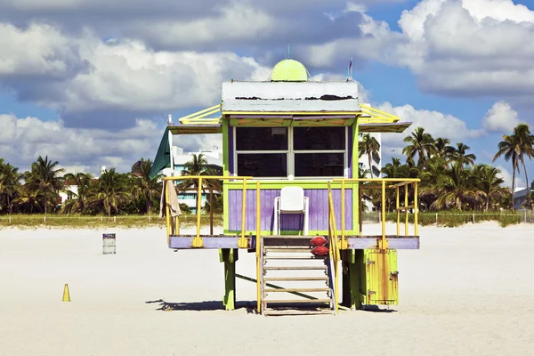 La vie à la plage de sable blanc dans le sud de Miami — Photo