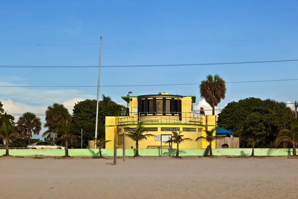 Stary budynek przy plaży w stylu art deco — Zdjęcie stockowe