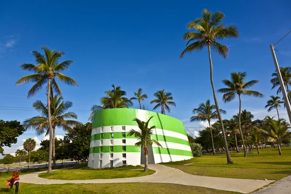 Banheiro Art Deco na praia em Miami — Fotografia de Stock