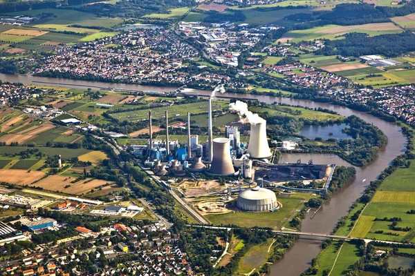 Elektrownia w głównej rzeki — Zdjęcie stockowe