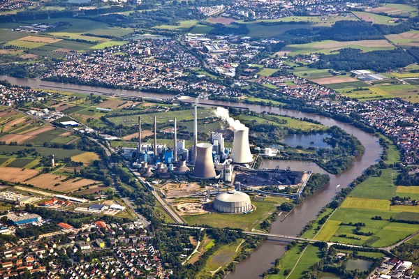 Kraftwerk am Fluss — Stockfoto