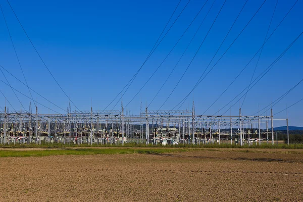 農地面積の電気の発電所 — ストック写真