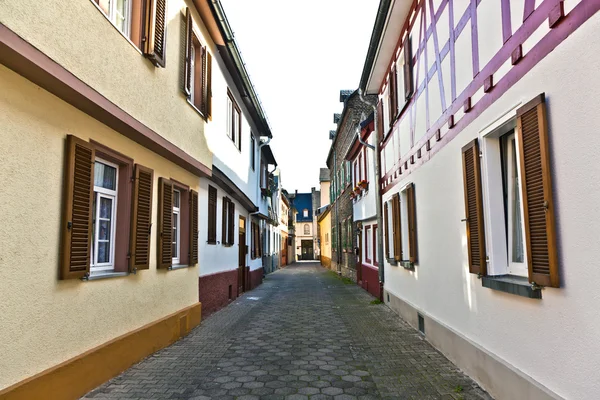 Calle medieval con casas de entramado de madera — Foto de Stock
