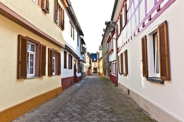 Calle medieval con casas de entramado de madera —  Fotos de Stock