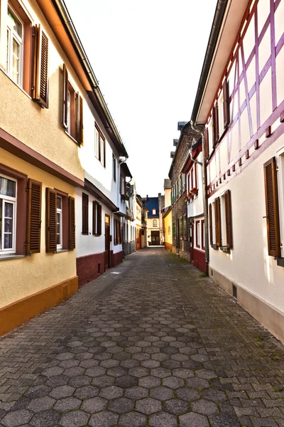 Rua medieval com casas de meia-madeira — Fotografia de Stock