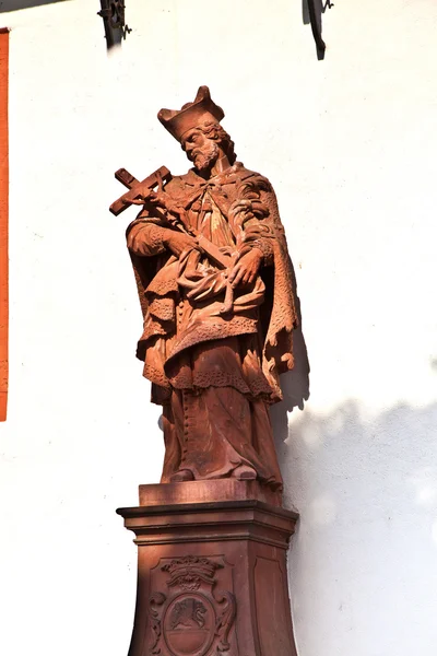 Staty av Sankt Johannes av sandsten — Stockfoto
