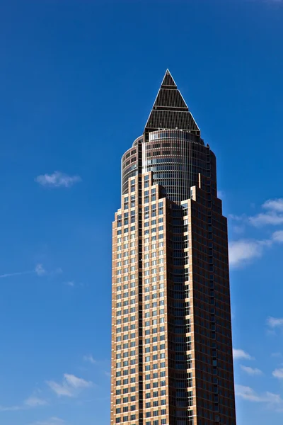 Messeturm - rättvis stå hög i frankfurt — Stockfoto