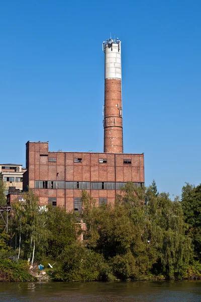 Stary opuszczony budynek przemysłowy — Zdjęcie stockowe