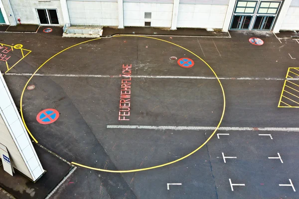 Gemarkeerde parkeerplaats voor brandweer — Stockfoto