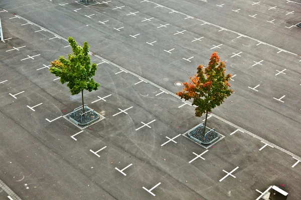 車なしのマーク付きの駐車場 — ストック写真