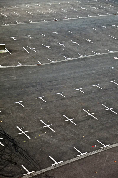 Marked parking lot without cars — Stock Photo, Image