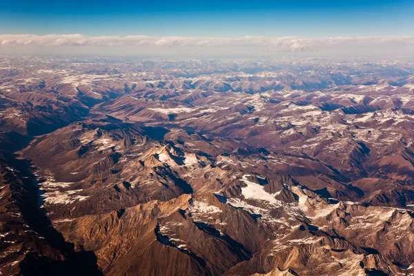 Bella vista dal velivolo alle montagne dell'Himalay — Foto Stock