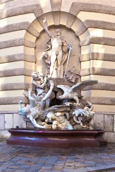 Fuente en la puerta de Michael en Viena — Foto de Stock