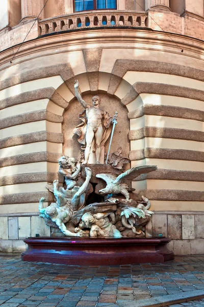Fontaine sur la porte Michael à Vienne — Photo