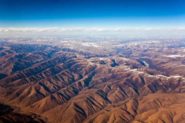 Schöne Aussicht aus dem Flugzeug auf die Berge des Himalaya — Stockfoto