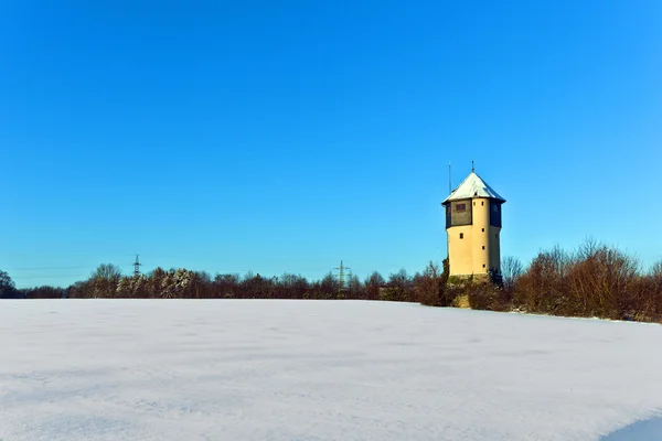 Karla kaplı alanlara Watertower — Stok fotoğraf