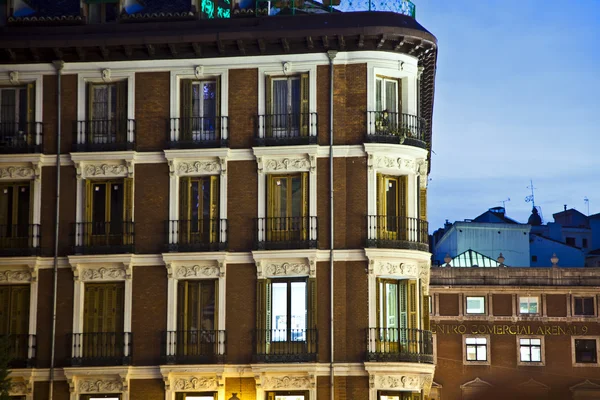 Old houses downtown Madrid with lofts — Stock Photo, Image