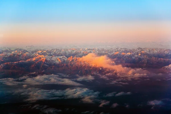 Gyönyörű kilátás a repülőgép a hegyek, Taskent, c — Stock Fotó