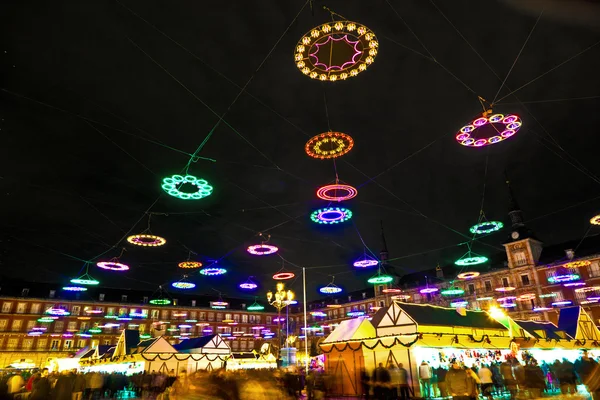 Iluminación en el mercado navideño de Madrids — Foto de Stock