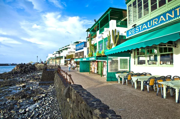 Promenádě malebné Playa blanca — Stock fotografie