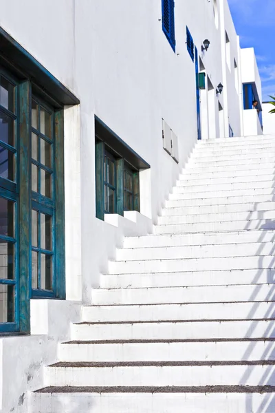 Escaleras del centro en el casco antiguo de la ciudad portuaria —  Fotos de Stock