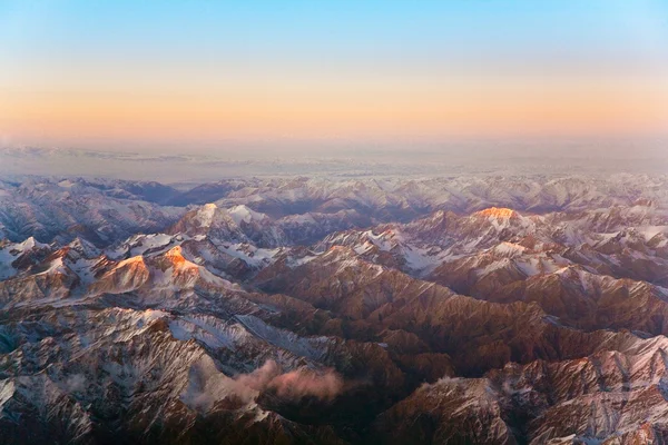 Beautiful view from the aircraft to the mountains in Tashkent, china and Ki — Stock Photo, Image